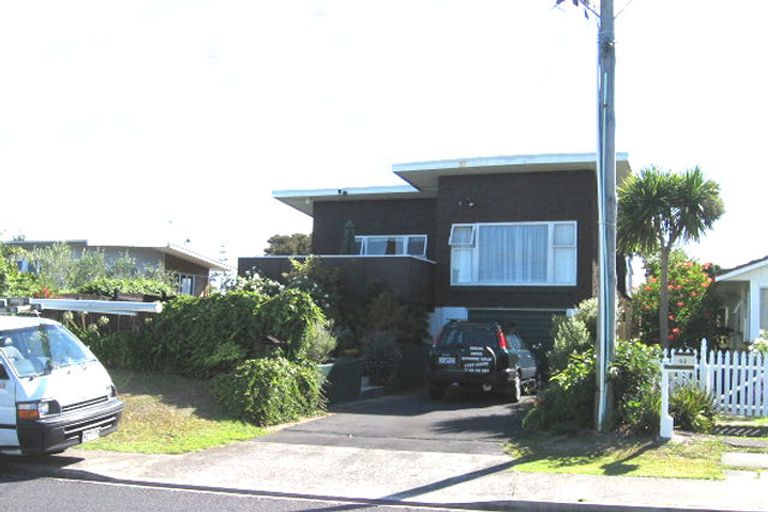 Photo of property in 2/60 Woodlands Crescent, Browns Bay, Auckland, 0630