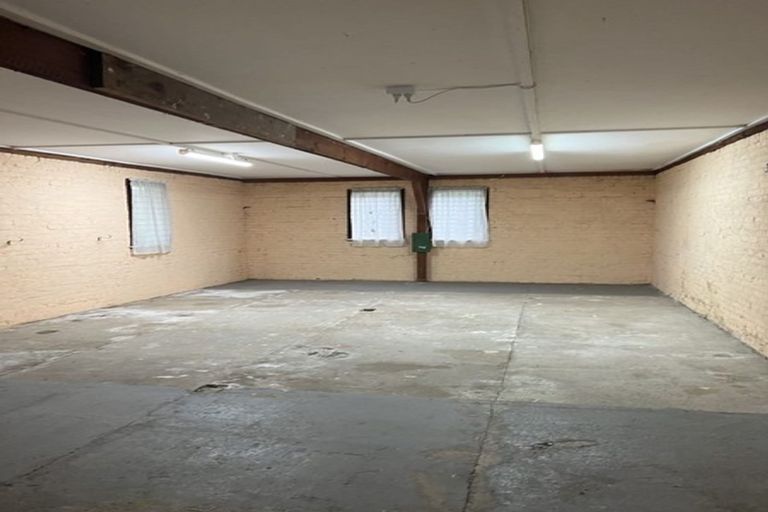 Photo of property in 83 Pupuke Road, Northcote, Auckland, 0627