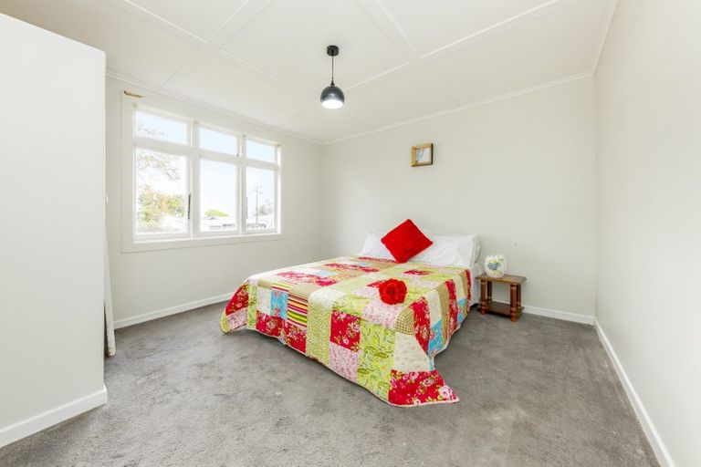 Photo of property in 2 Mckean Avenue, Manurewa, Auckland, 2102