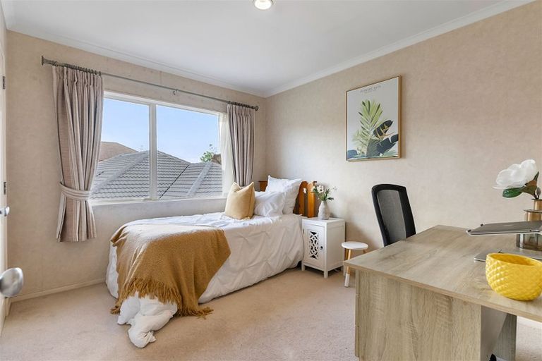 Photo of property in 9 Point View Link, East Tamaki Heights, Auckland, 2016