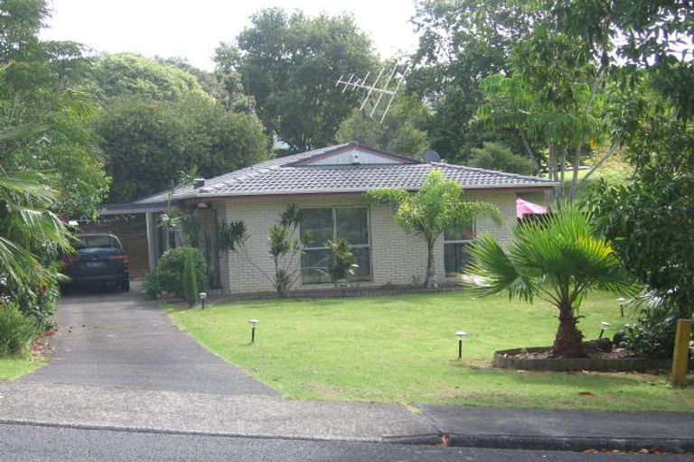 Photo of property in 6 Teviot Place, Totara Vale, Auckland, 0629