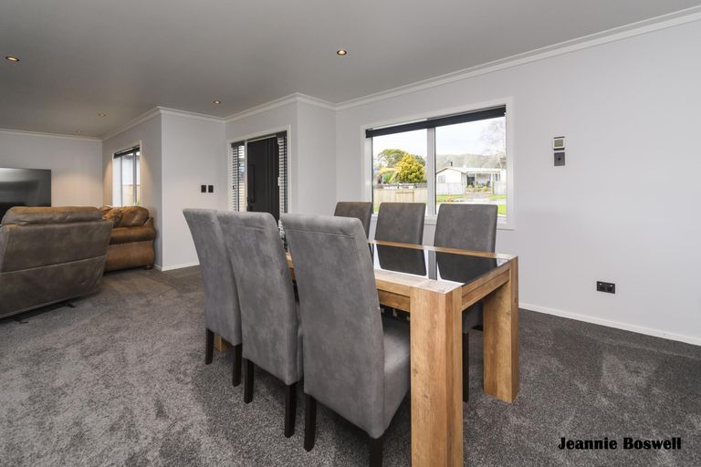 Photo of property in 17 Kowhai Street, Tokomaru, Palmerston North, 4474