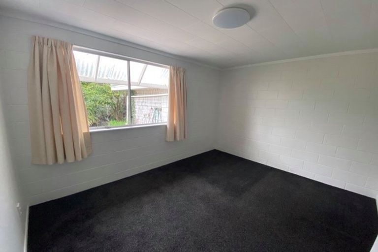 Photo of property in 16 Queens Road, Waikanae Beach, Waikanae, 5036