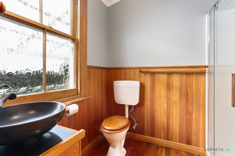 Photo of property in 227 Forest Hill Road, Waiatarua, Auckland, 0612