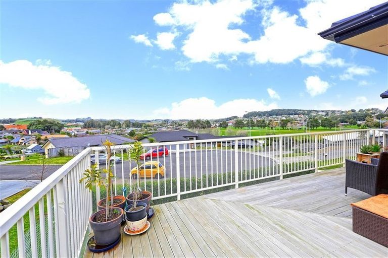 Photo of property in 17 Bob Craig Place, Pukekohe, 2120