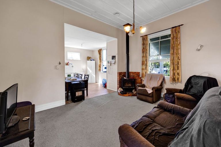 Photo of property in 12 Gloag Street, Waverley, 4510