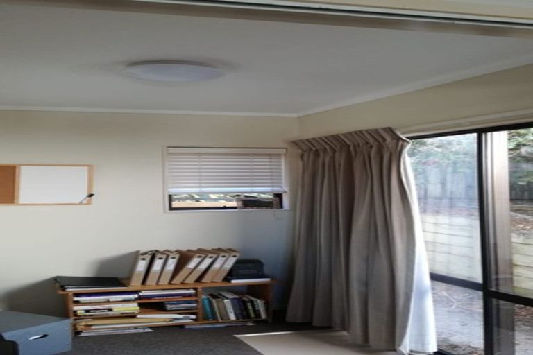 Photo of property in 20 Van Dyke Place, West Harbour, Auckland, 0618