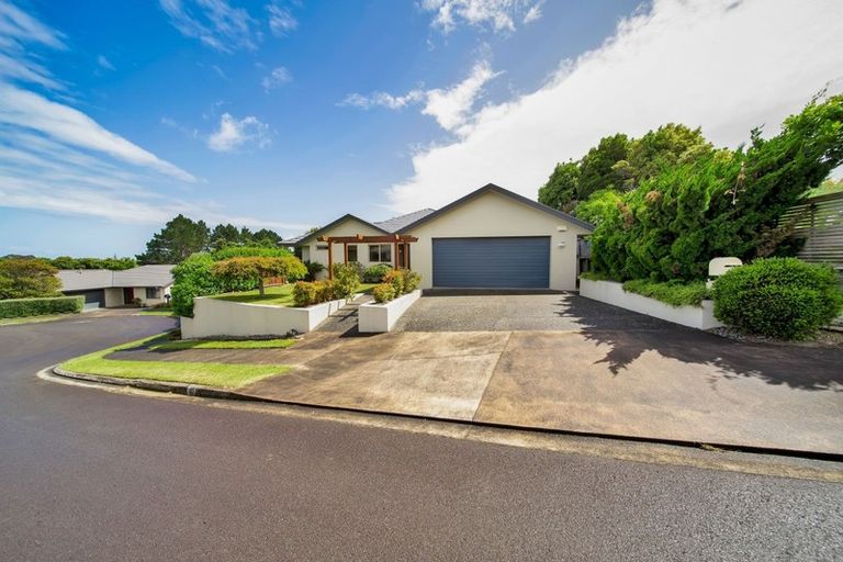 Photo of property in 2 Orlando Close, Frankleigh Park, New Plymouth, 4310