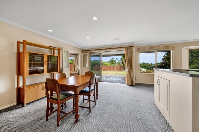 Photo of property in 2 Orlando Close, Frankleigh Park, New Plymouth, 4310