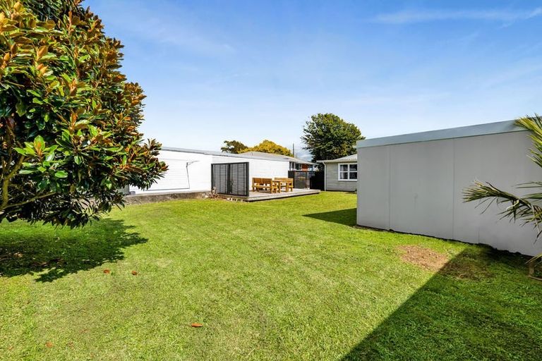 Photo of property in 9 Manu Crescent, Upper Vogeltown, New Plymouth, 4310