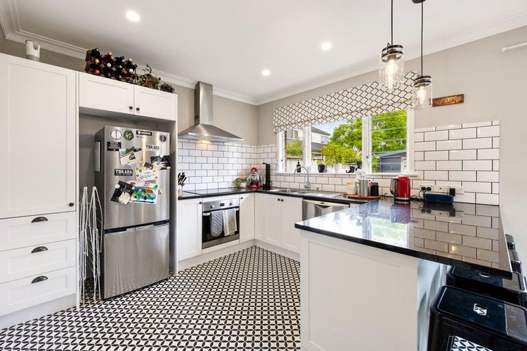 Photo of property in 46a Te Atatu Road, Te Atatu South, Auckland, 0610