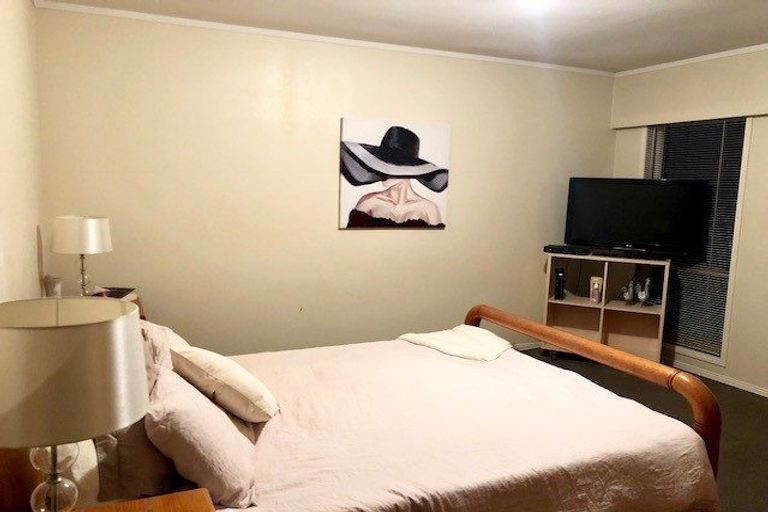 Photo of property in 20 Himalaya Drive, Half Moon Bay, Auckland, 2012