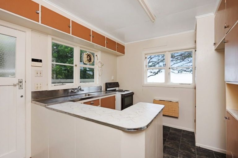 Photo of property in 46 Miles Crescent, Newlands, Wellington, 6037