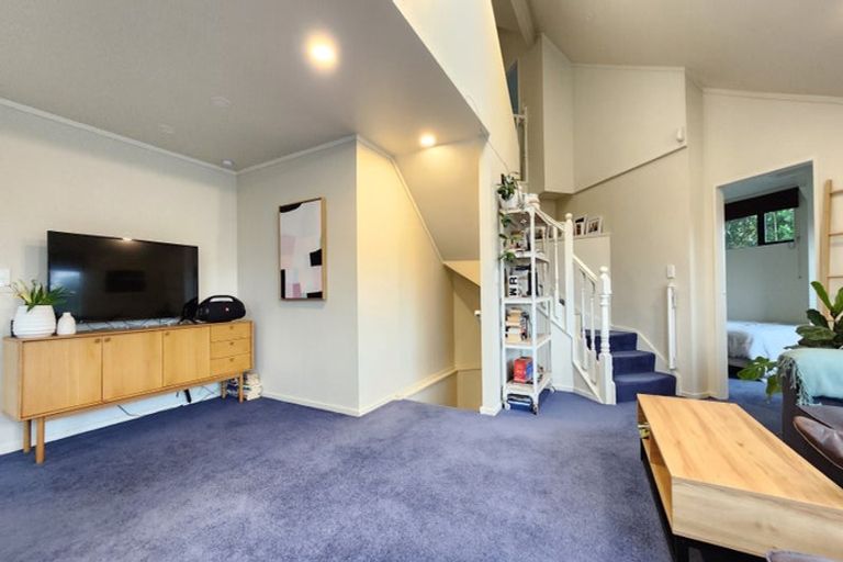 Photo of property in 8a Countess Close, Maupuia, Wellington, 6022