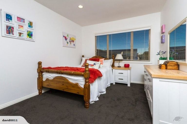 Photo of property in 2/25 Churchill Road, Murrays Bay, Auckland, 0630