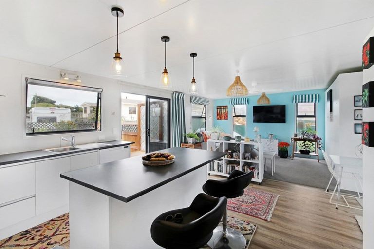 Photo of property in 15a Roore Street, Foxton Beach, Foxton, 4815