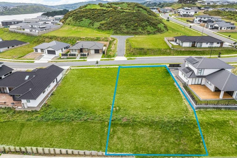 Photo of property in 28 Te Hoiere Street, Aotea, Porirua, 5024