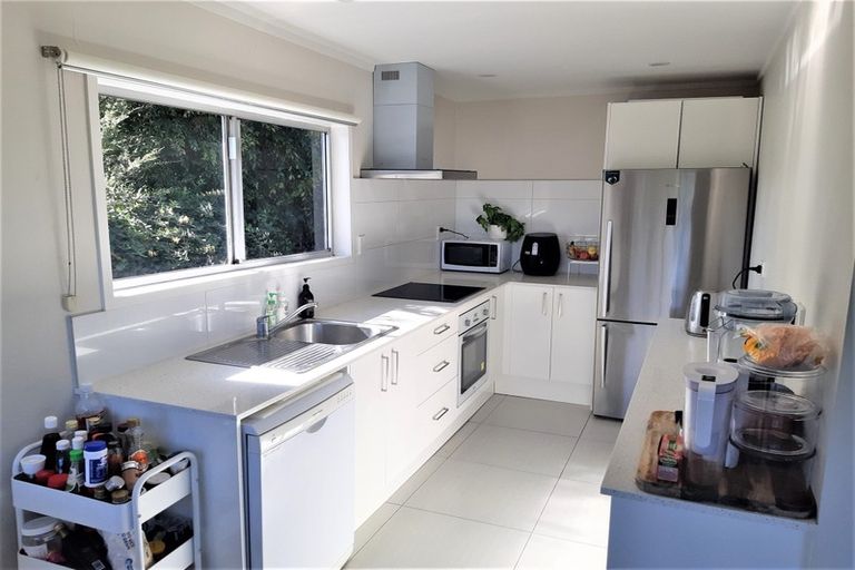 Photo of property in 31 Glencourt Place, Glenfield, Auckland, 0629