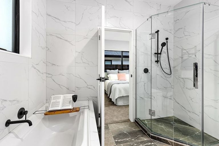 Photo of property in 10 Vinistra Road, Kumeu, 0810