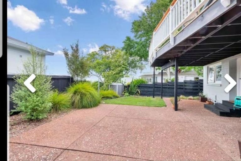 Photo of property in 1/133 Carlisle Road, Northcross, Auckland, 0632