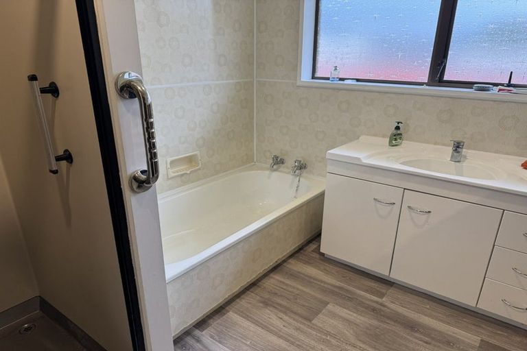 Photo of property in 8 Sandalwood Drive, Dinsdale, Hamilton, 3204