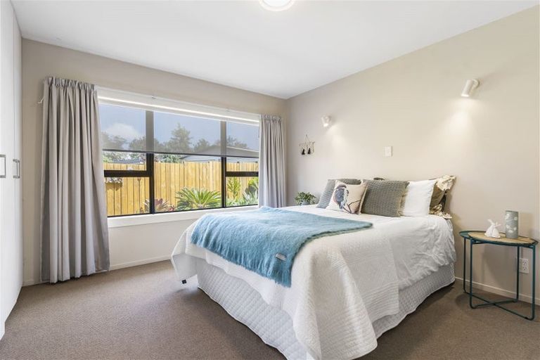 Photo of property in 2 Towra Place, Botany Downs, Auckland, 2010