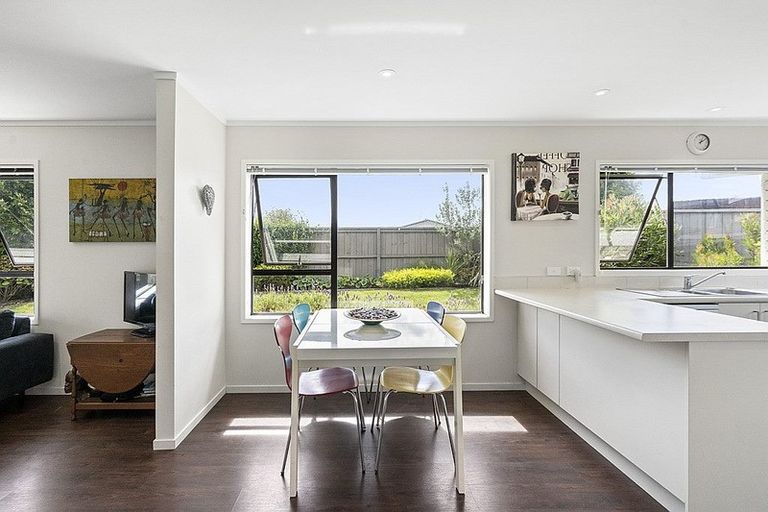 Photo of property in 1/141 Chivalry Road, Glenfield, Auckland, 0629