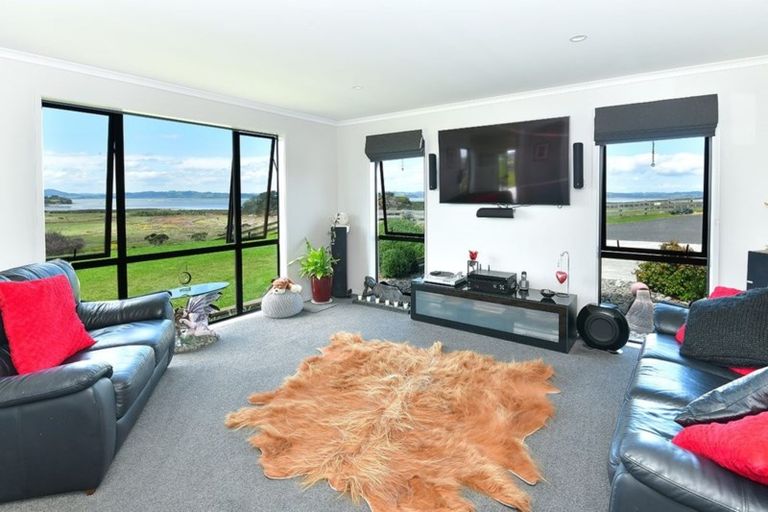 Photo of property in 137 Tuparekura Road, South Head, Helensville, 0874