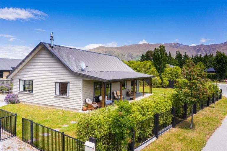 Photo of property in 91 Rob Roy Lane, Wanaka, 9305