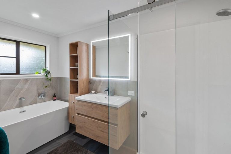 Photo of property in 2/84 Memorial Avenue, Ilam, Christchurch, 8053