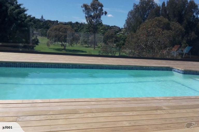 Photo of property in 14 Tarahanga Street, Northcote, Auckland, 0627