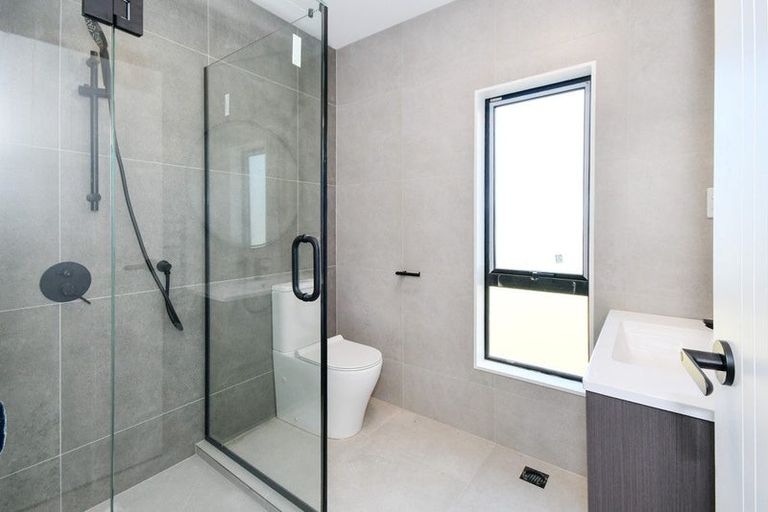 Photo of property in 22 Waimarie Drive, Karaka, 2578