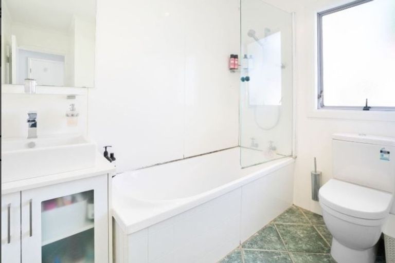 Photo of property in 106 Spinella Drive, Bayview, Auckland, 0629