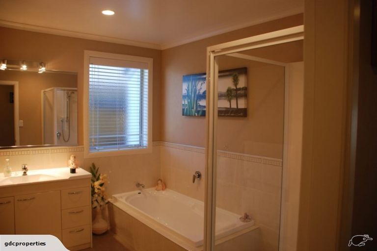 Photo of property in 48 Farringdon Avenue, Rototuna North, Hamilton, 3210