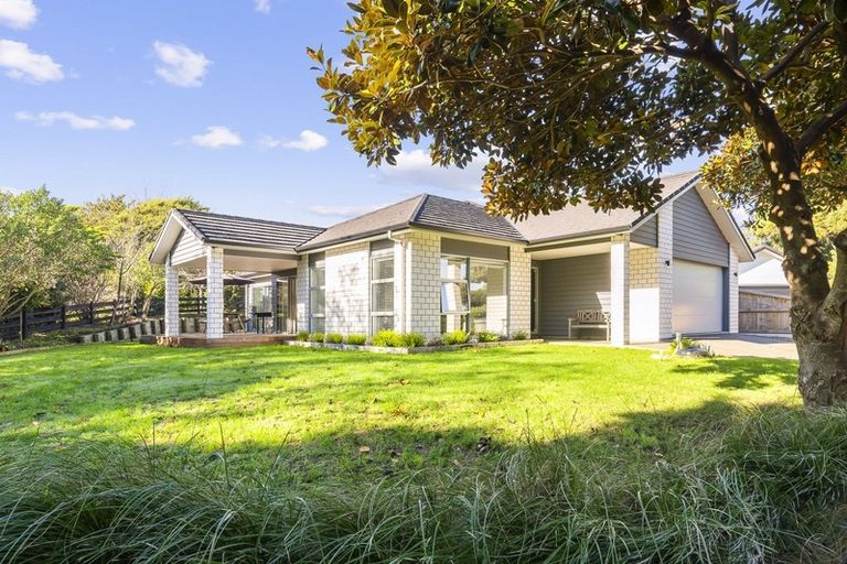 Photo of property in 2 Stoneleigh Grove, Paraparaumu, 5032