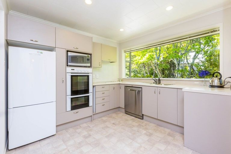 Photo of property in 72 Blue Mountains Road, Pinehaven, Upper Hutt, 5019