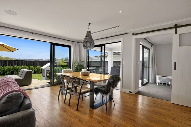 Photo of property in 9 Kauri Grove Drive, Kumeu, 0810