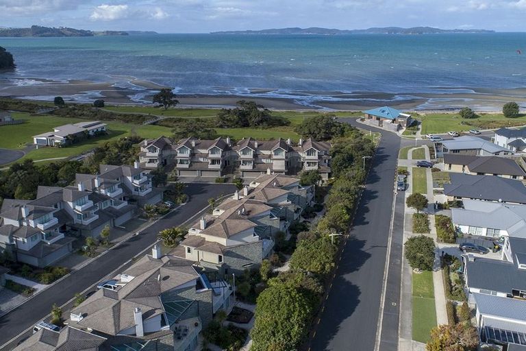 Photo of property in 18 Little Compton Mews, Snells Beach, 0920