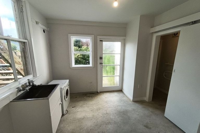 Photo of property in 143 Tasman Street, Mount Cook, Wellington, 6021