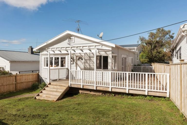 Photo of property in 1/23 Brandon Road, Glen Eden, Auckland, 0602