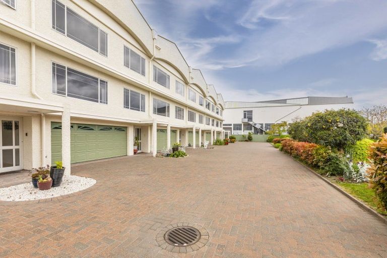 Photo of property in 10/26 West Quay, Ahuriri, Napier, 4110