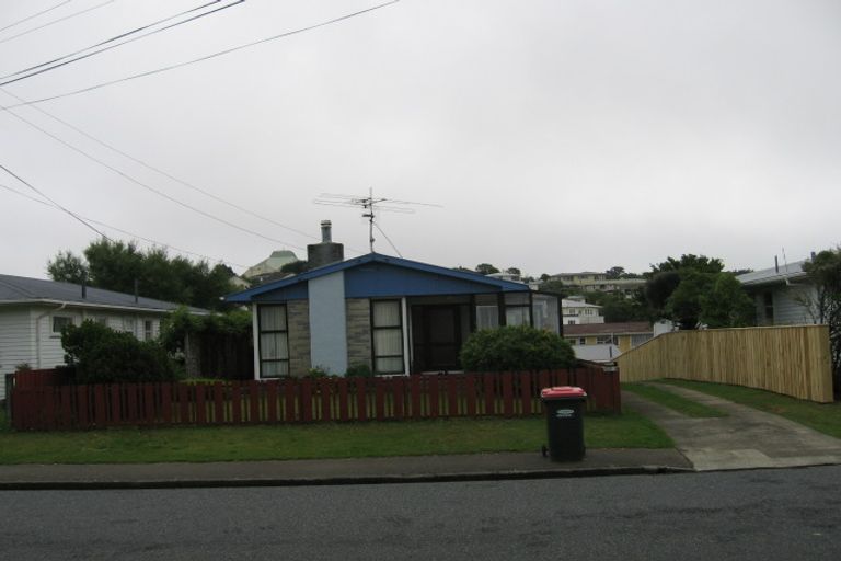 Photo of property in 9 Oswald Crescent, Paparangi, Wellington, 6037