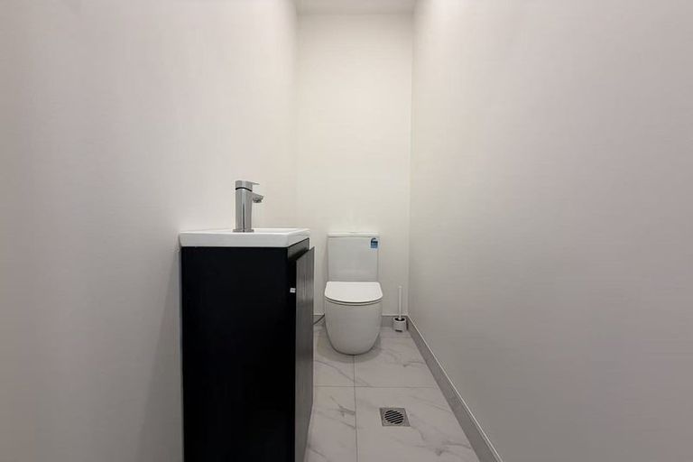 Photo of property in 13a King Richard Place, Browns Bay, Auckland, 0630