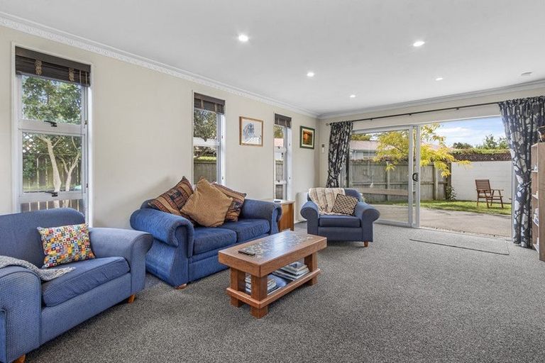Photo of property in 1/310 Memorial Avenue, Burnside, Christchurch, 8053