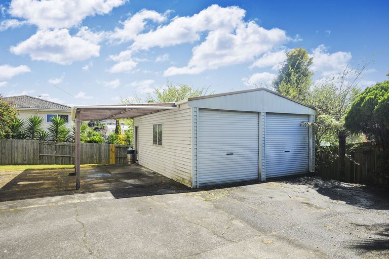 Photo of property in 36 Barron Drive, Green Bay, Auckland, 0604