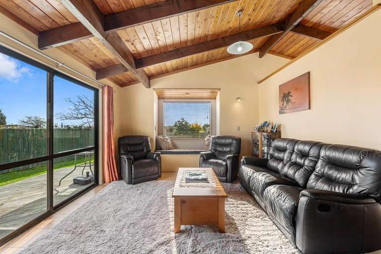 Photo of property in 17 Lee Road, Hannahs Bay, Rotorua, 3010