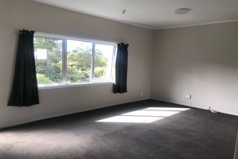 Photo of property in 112 Tirimoana Road, Te Atatu South, Auckland, 0602