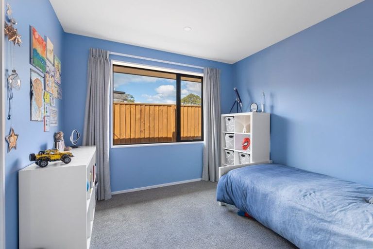 Photo of property in 17 Tara Crescent, Woodend, 7610