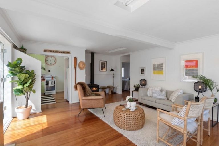 Photo of property in 45 Te Moana Road, Waikanae Beach, Waikanae, 5036