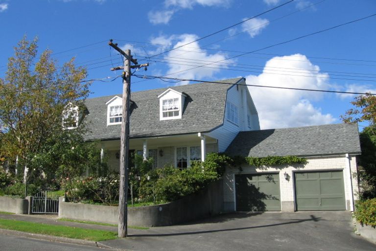 Photo of property in 27 Dowling Grove, Silverstream, Upper Hutt, 5019